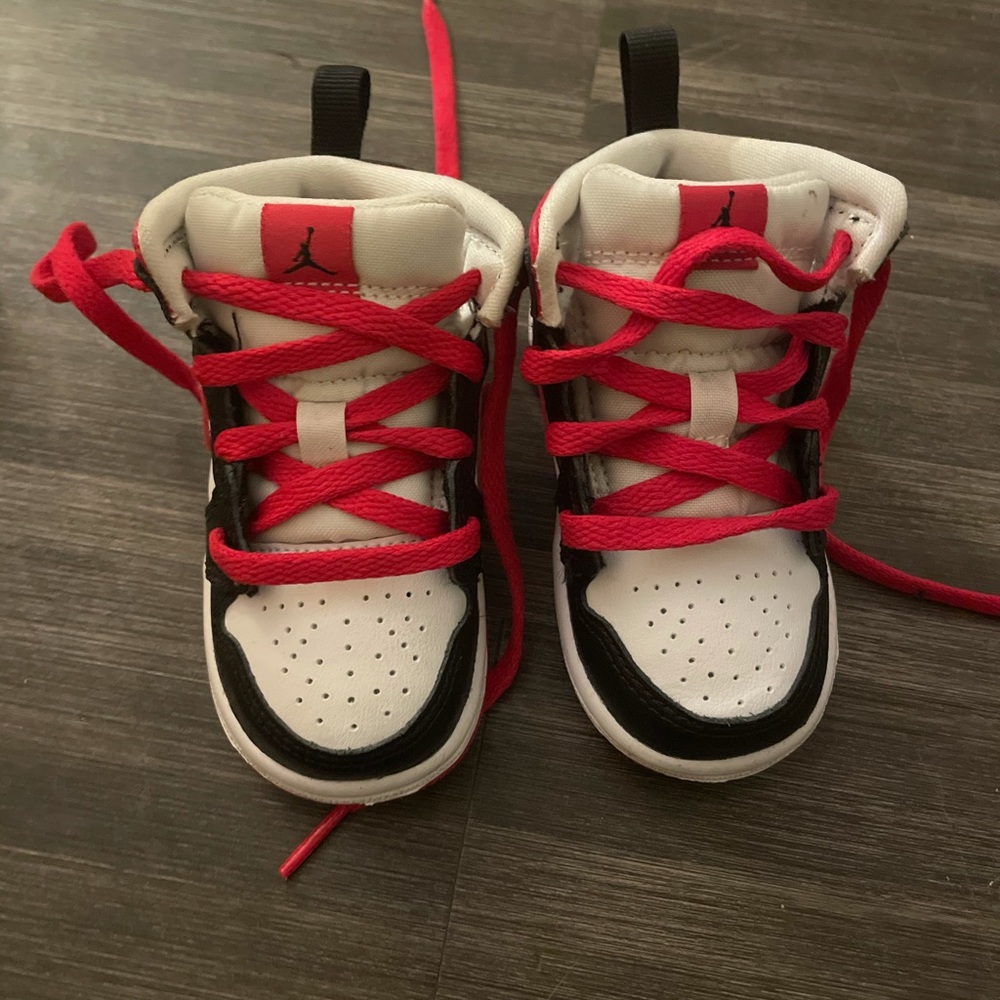 Nike Air jordan 1s Mid size 5c